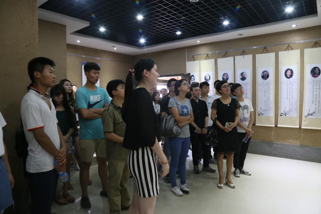 参观高建群文学艺术馆